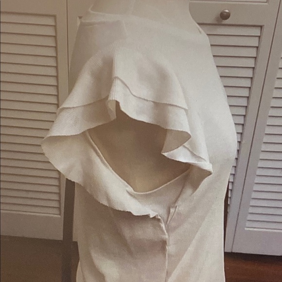 GAP White Ruffle Sleeve Top - Picture 2 of 5